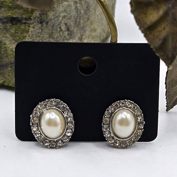 "5/$25" Vintage Estate Inspired Faux Pearl Rhinestone Silvertone Stud Earrings - Picture 5 of 6